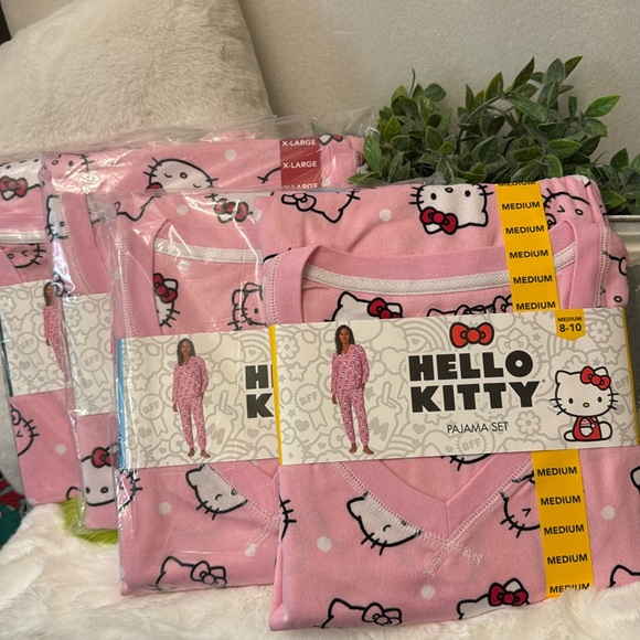 Hello Kitty Pink Pajama Set Various Sizes - Picture 2 of 11